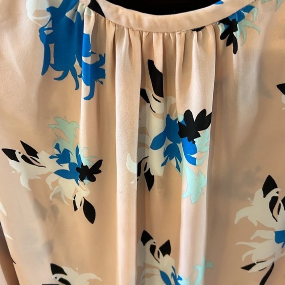 🪻Vince Camuto Top🪻 - Picture 5 of 8